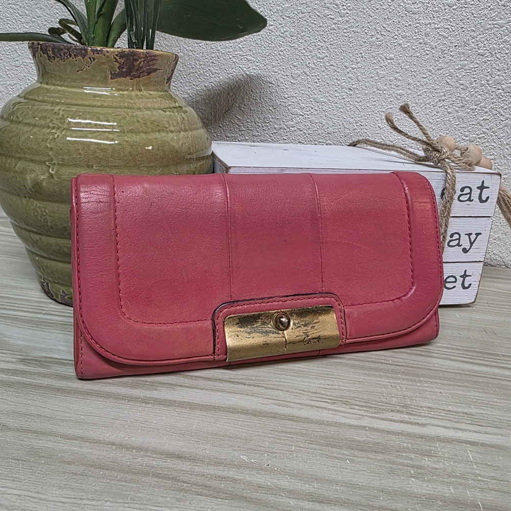 Vintage Coach Kristin Pink Salmon Leather Wallet with Goldtone Accent